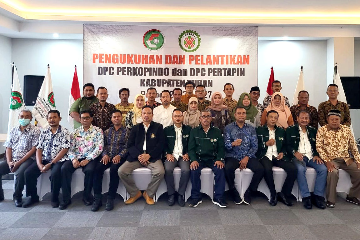 Para pengurus Perkopindo dan Pertapin Jawa Timur beserta seluruh pengurus dan anggota di Kabupaten Tuban menyempatkan foto bersama