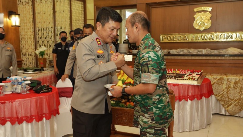 Bawakan Nasi Tumpeng Dan Kue Tart, Pangdam V/Brawijaya Beri Kejutan ...