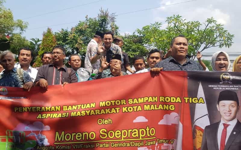 Moreno Soeprapto Serahkan Bantuan 40 Motor Sampah Ke Warga Malang